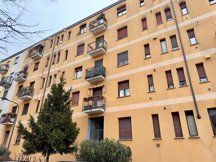 Appartamento monolocale in affitto in Via Broni, Vigentino Fatima, Milano