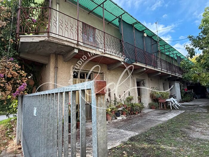 Casa con 9 locali in vendita in Pietrasanta