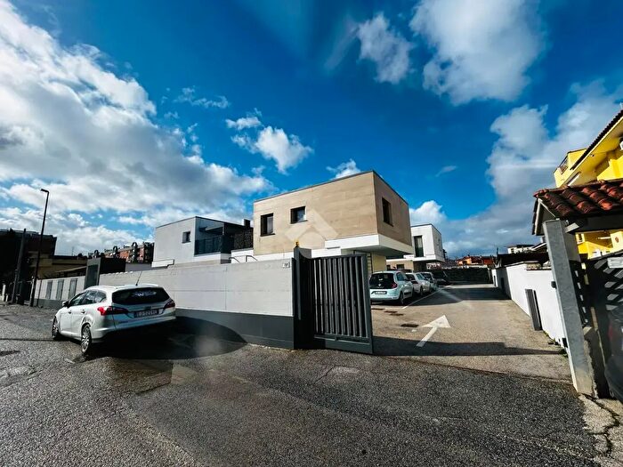 Appartamento trilocale in vendita in Via Messina, Aprilia