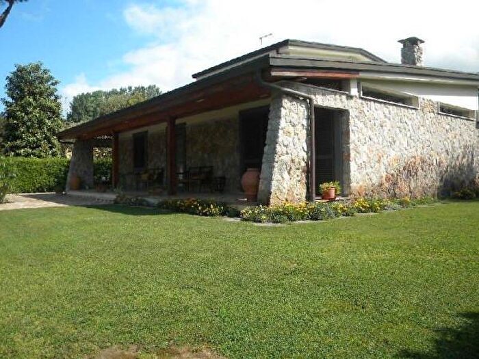 Casa con 6 locali in vendita in Forte Dei Marmi