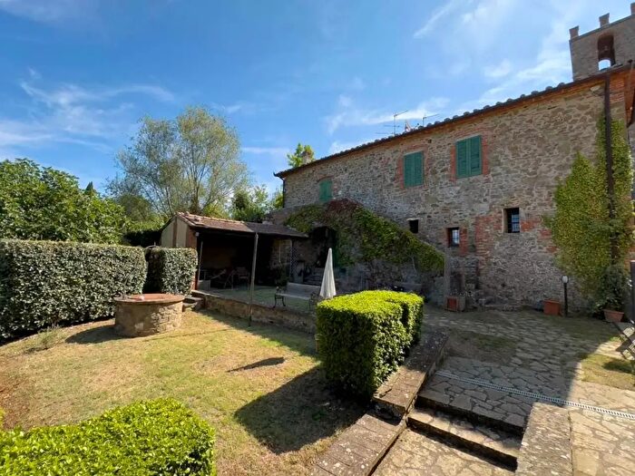 Casa con 20 locali in vendita in Gaiole In Chianti