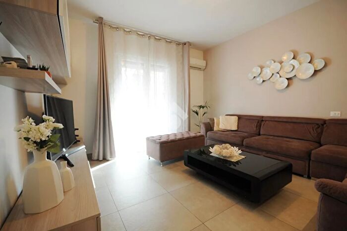 Appartamento con 5 locali in vendita in Via Orvieto, Prato