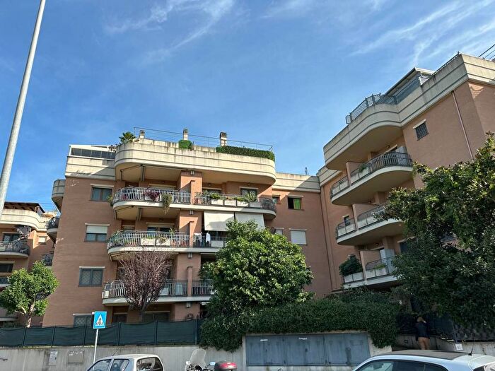 Appartamento trilocale in affitto in Via Eugenio Maccagnani, Casetta Mattei Corviale, Roma
