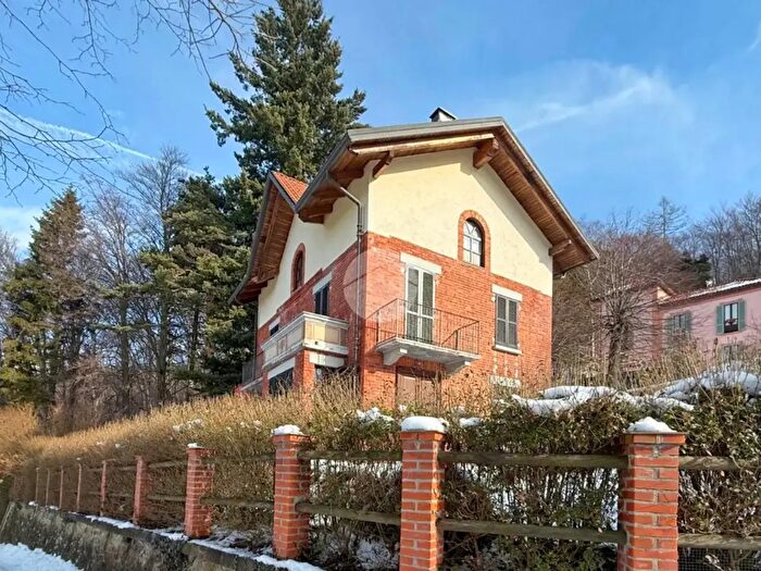 Casa con 10 locali in vendita in Colle Braida, Valgioie