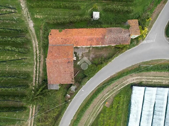 Casa con 8 locali in vendita in Via Mottone, Zevio