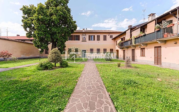 Appartamento trilocale in vendita in Via San Pedrino, Vignate