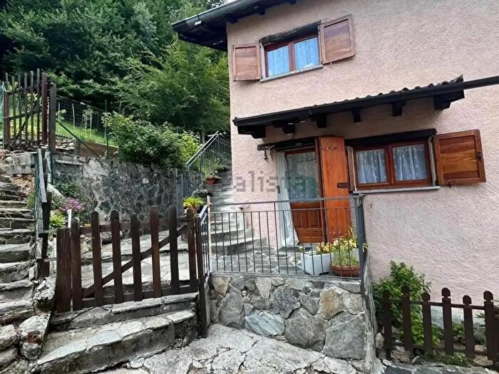 Casa quadrilocale in vendita in Località Cagerimo, Gravedona ed Uniti