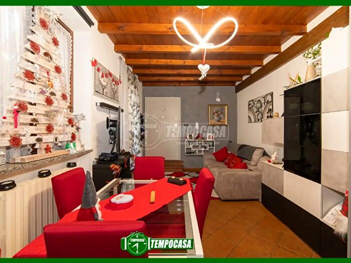 Appartamento bilocale in vendita in Via Luigi Besana, Cavenago Di Brianza