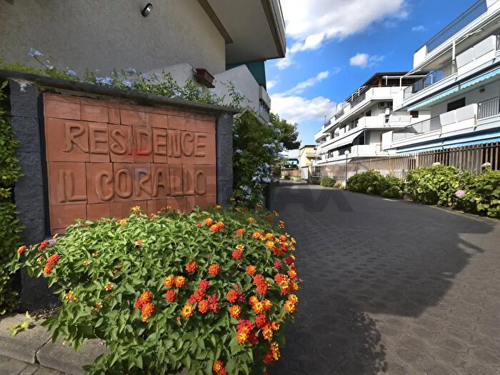 Appartamento con 8 locali in vendita in Via Pietralonga, Mascali