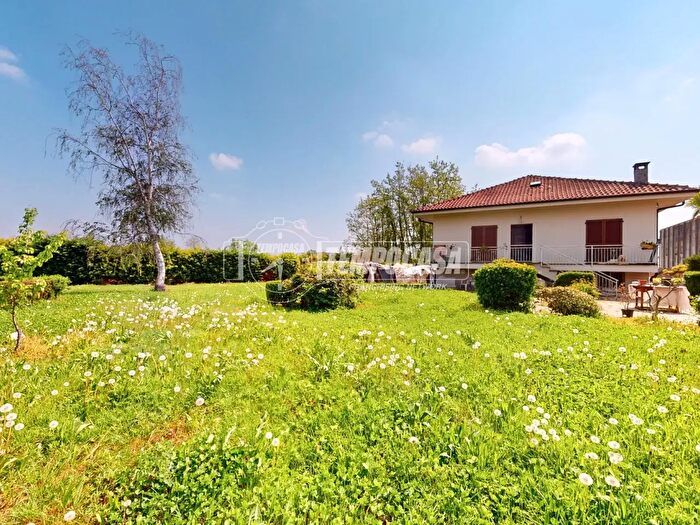 Casa con 6 locali in vendita in Strada Pinerolo, Cumiana