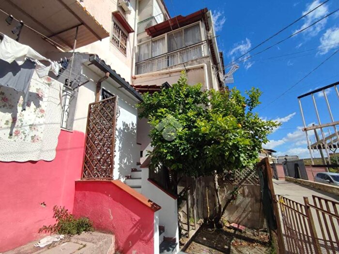 Appartamento trilocale in affitto in Via Vincenzo Cilento, Chiaiano, Napoli