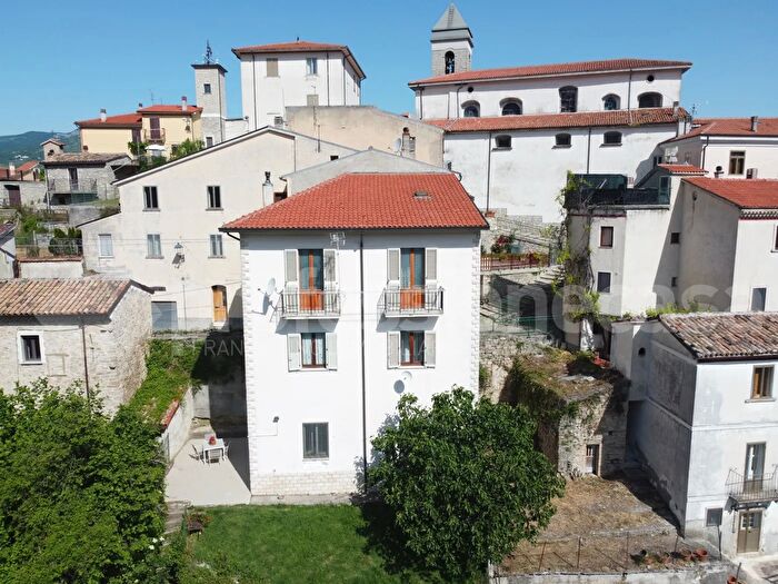 Casa trilocale in vendita in Via Duca degli Abruzzi, Castel Del Giudice