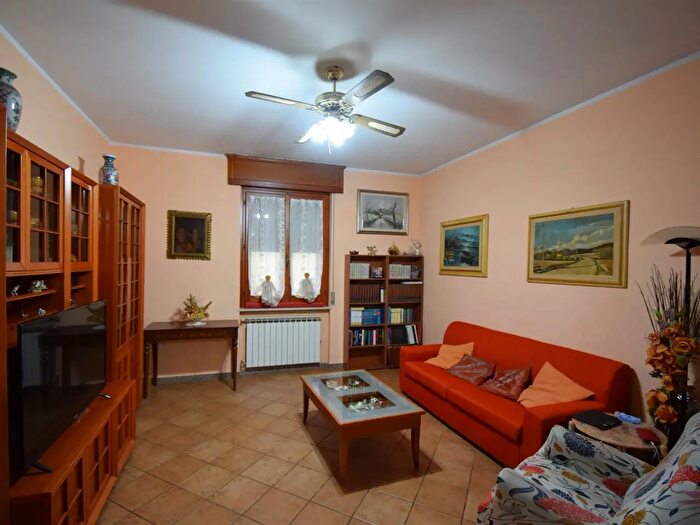 Casa con 7 locali in vendita in Calendasco