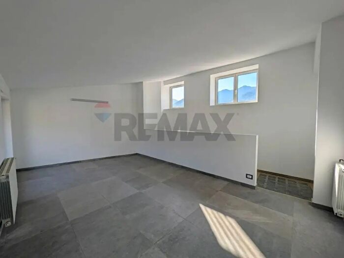 Casa quadrilocale in vendita in Esine