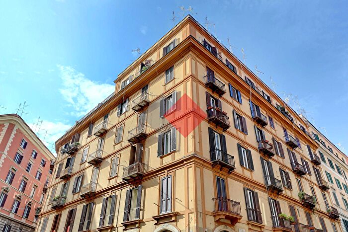 Appartamento trilocale in vendita in Via Bergamo, Roma