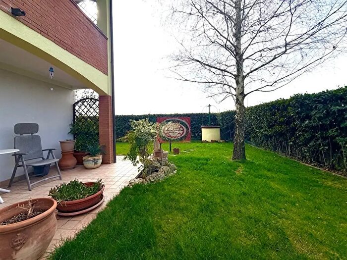 Casa con 7 locali in vendita in Forlimpopoli
