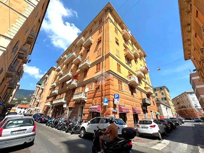 Appartamento quadrilocale in vendita in Via Luciano Zamperini, Genova