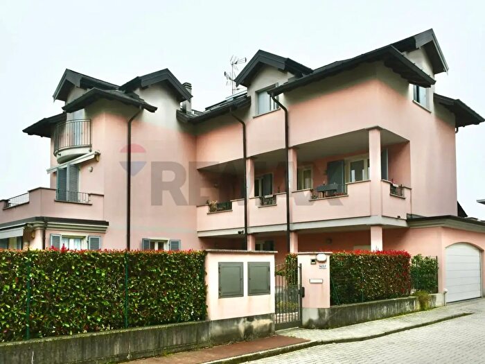 Appartamento trilocale in vendita in Via Garibaldi, Carnago