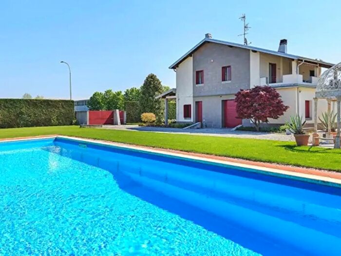 Casa con 6 locali in vendita in Abbiategrasso