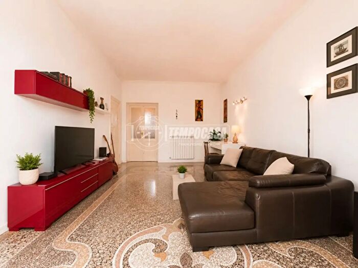 Appartamento con 7 locali in vendita in Via Sampierdarena, Genova