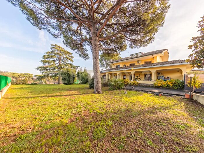 Casa con 7 locali in vendita in Via Paolo Monelli, Roma