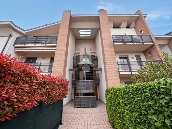 Appartamento bilocale in vendita in Via Vittorio Veneto, Carugo