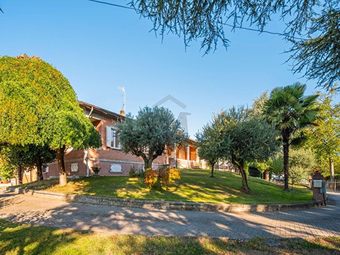 Casa con 6 locali in vendita in Vittorio Emanuele II, Albinea