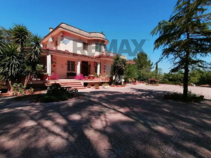 Casa con 10 locali in vendita in San Vito Dei Normanni