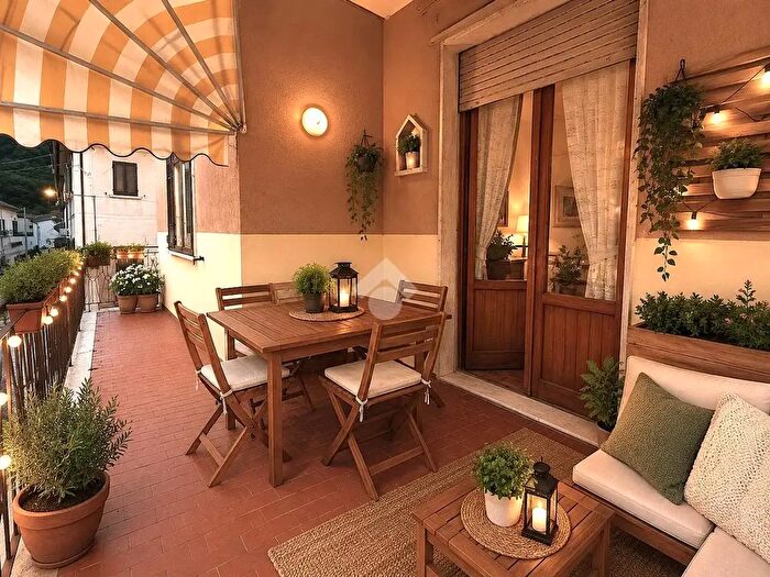 Casa con 5 locali in vendita in Via Modenese, Pistoia