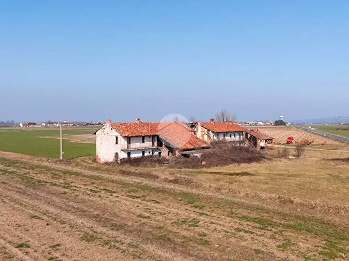 Casa trilocale in vendita in Frazione San Giovanni, Cherasco