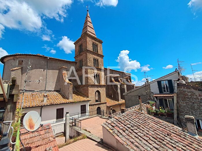 Casa con 7 locali in vendita in Via della Viccinella, Capranica