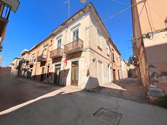 Casa con 5 locali in vendita in Via Ludovico Ariosto, San Severo