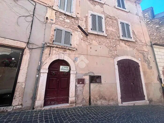 Casa con 10 locali in vendita in Via Vittorio Emanuele Secondo, Veroli