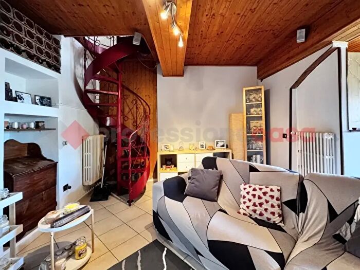 Appartamento trilocale in vendita in Via Verbano, Arona