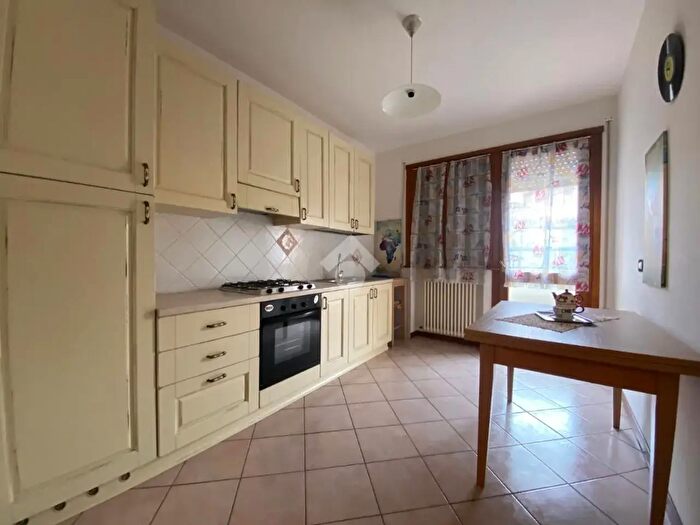Casa con 5 locali in affitto in Via da Rio, Due Carrare
