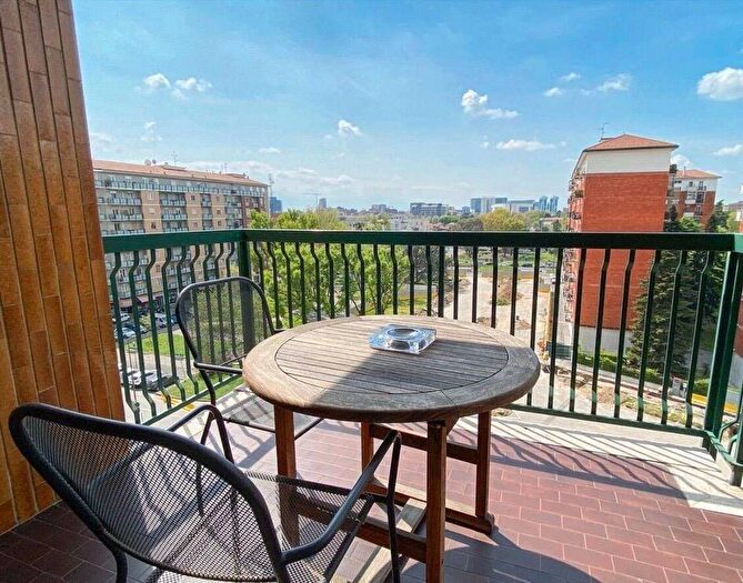 Appartamento trilocale in affitto in Viale San Gimignano, Lorenteggio, Milano