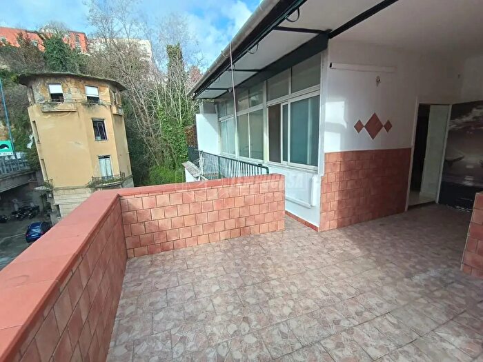 Appartamento trilocale in vendita in Via Carlo Cattaneo, Napoli
