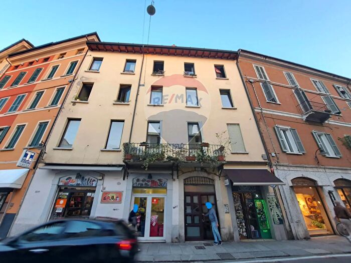 Appartamento con 15 locali in vendita in Brescia