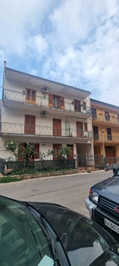 Appartamento con 5 locali in vendita in Via Francesco Crispi, Piana Degli Albanesi
