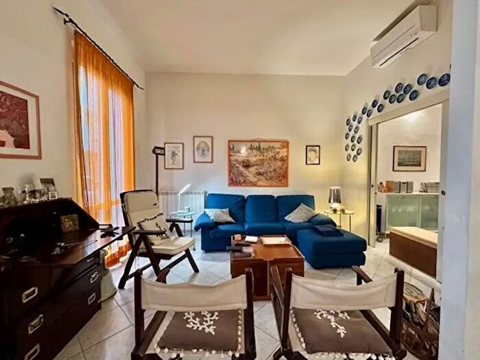 Casa con 7 locali in vendita in Viareggio