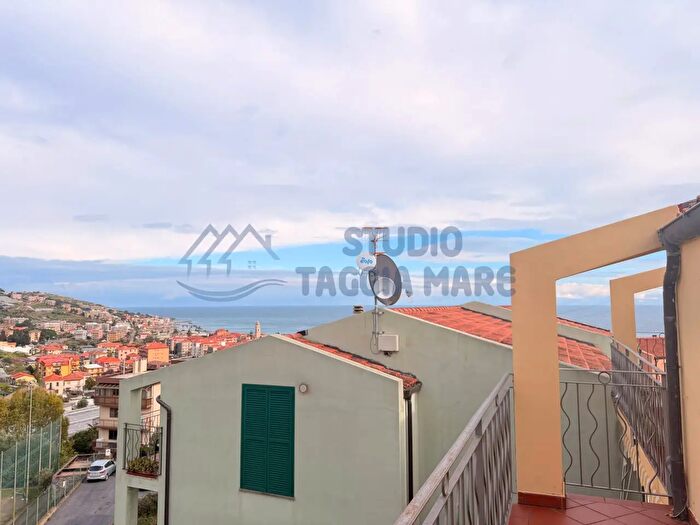 Appartamento trilocale in vendita in Via Belvedere, Riva Ligure