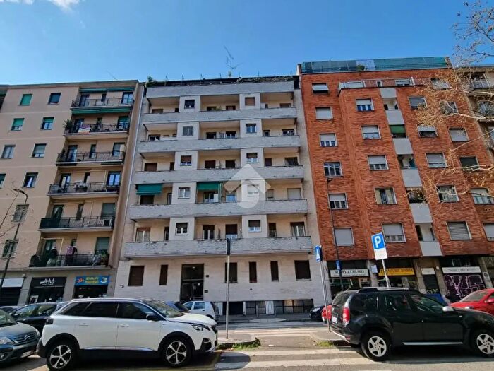 Appartamento bilocale in affitto in Via Alfonso Capecelatro, Milano