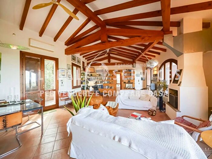Casa con 8 locali in vendita in Montericciu, Alghero