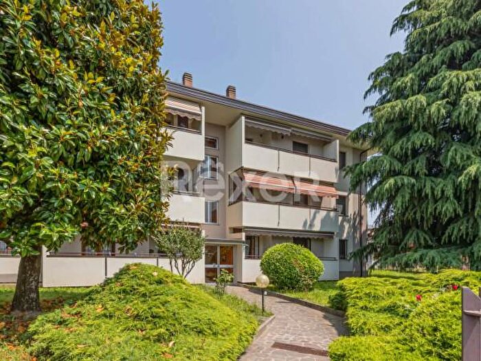 Appartamento trilocale in vendita in Via Verdellino, Osio Sotto