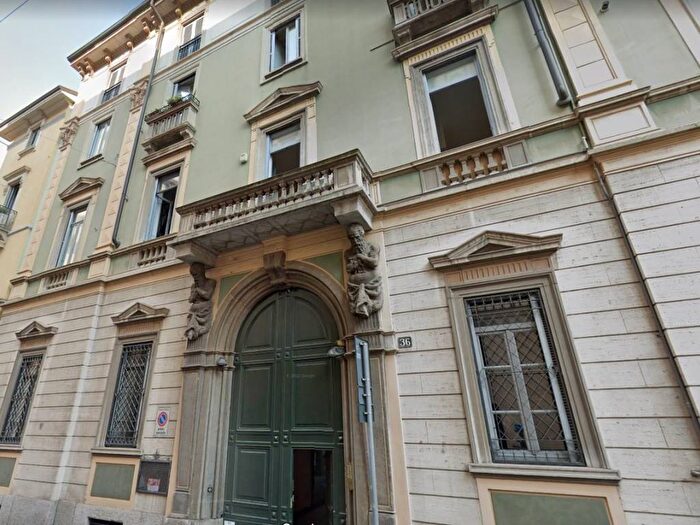 Appartamento trilocale in affitto in Via Gaetano Donizetti, Palestro, Milano