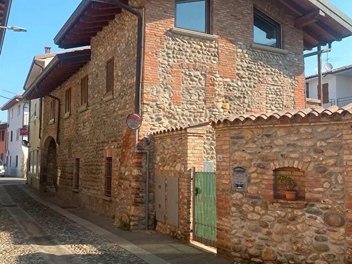Appartamento trilocale in vendita in Treviolo