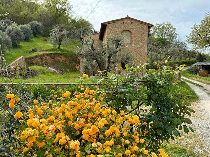 Casa con 6 locali in vendita in Volterra