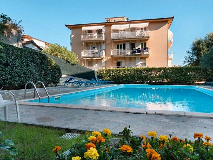 Appartamento trilocale in affitto in via Marconi, Centro, Arenzano