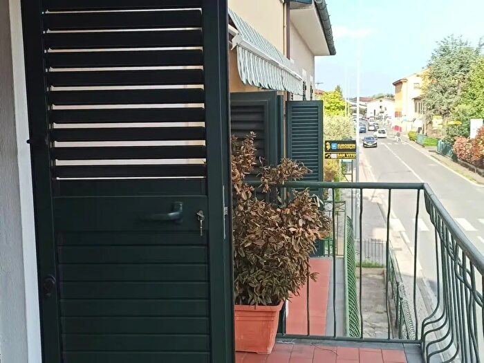 Casa con 6 locali in vendita in Lucca