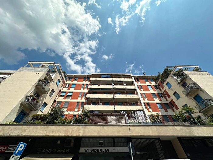 Appartamento monolocale in affitto in Via Giacinto Bruzzesi, Giambellino, Milano
